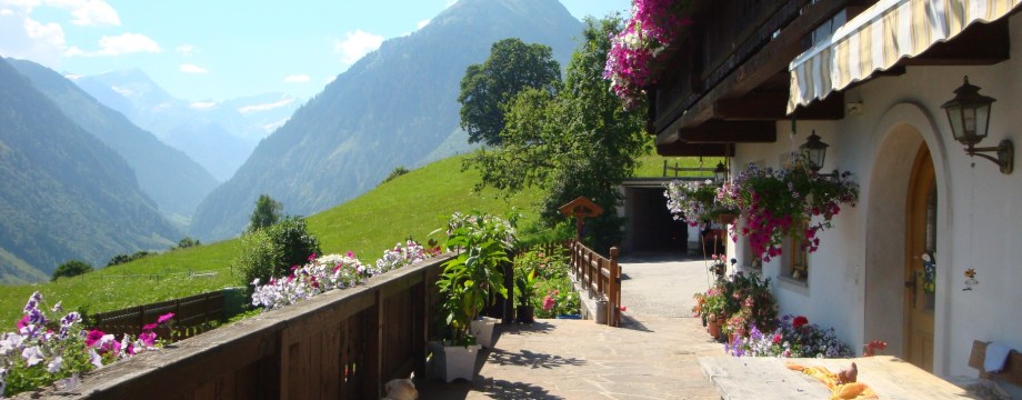 Auf der Terrasse können sie gemütliche Stunden verbringen.