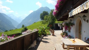 Auf der Terrasse können sie gemütliche Stunden verbringen.